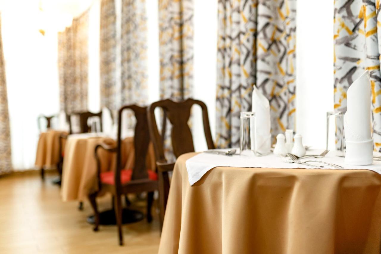 Kibo Palace Hotel Моши Екстериор снимка