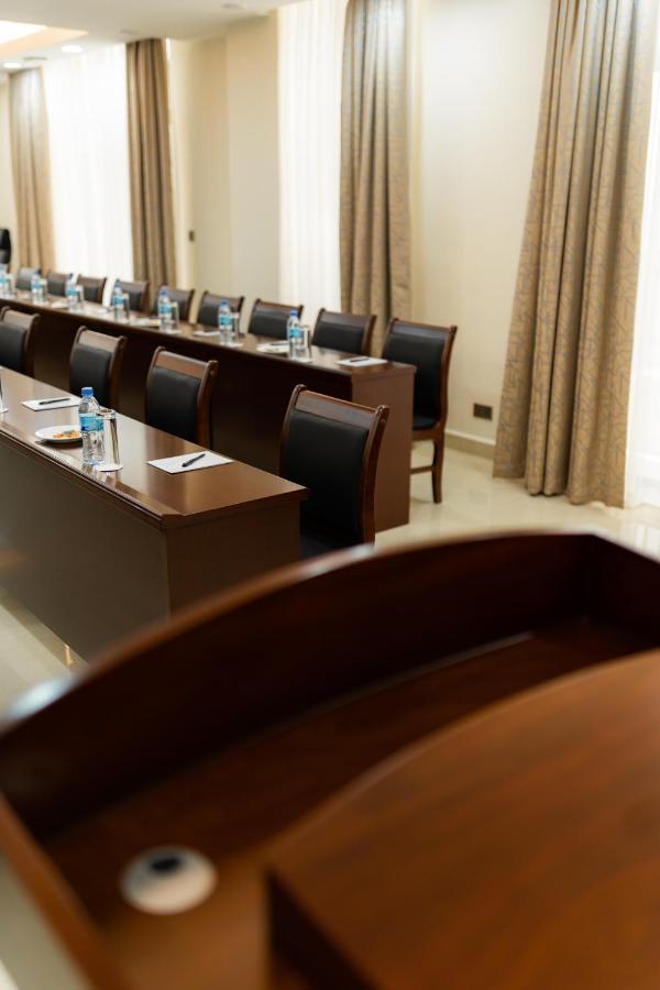 Kibo Palace Hotel Моши Екстериор снимка