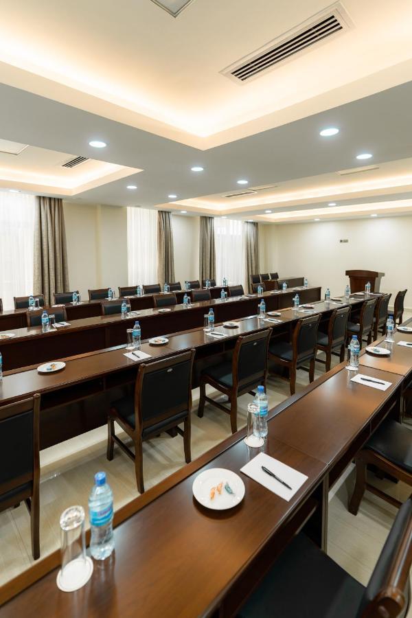 Kibo Palace Hotel Моши Екстериор снимка