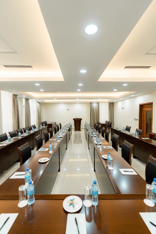 Kibo Palace Hotel Моши Екстериор снимка