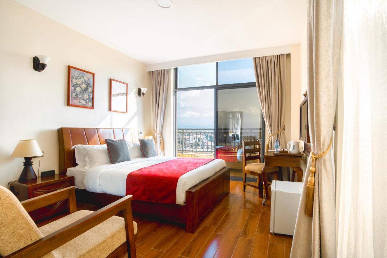 Kibo Palace Hotel Моши Екстериор снимка