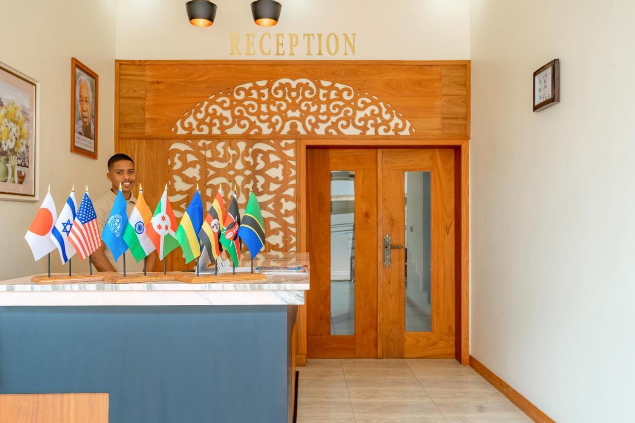 Kibo Palace Hotel Моши Екстериор снимка